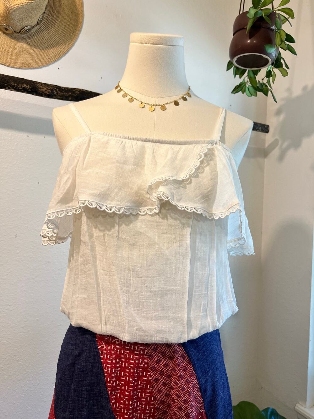 IN San Francisco White Lightweight Ruffled Ruched Blouse Top Size Small Y2K